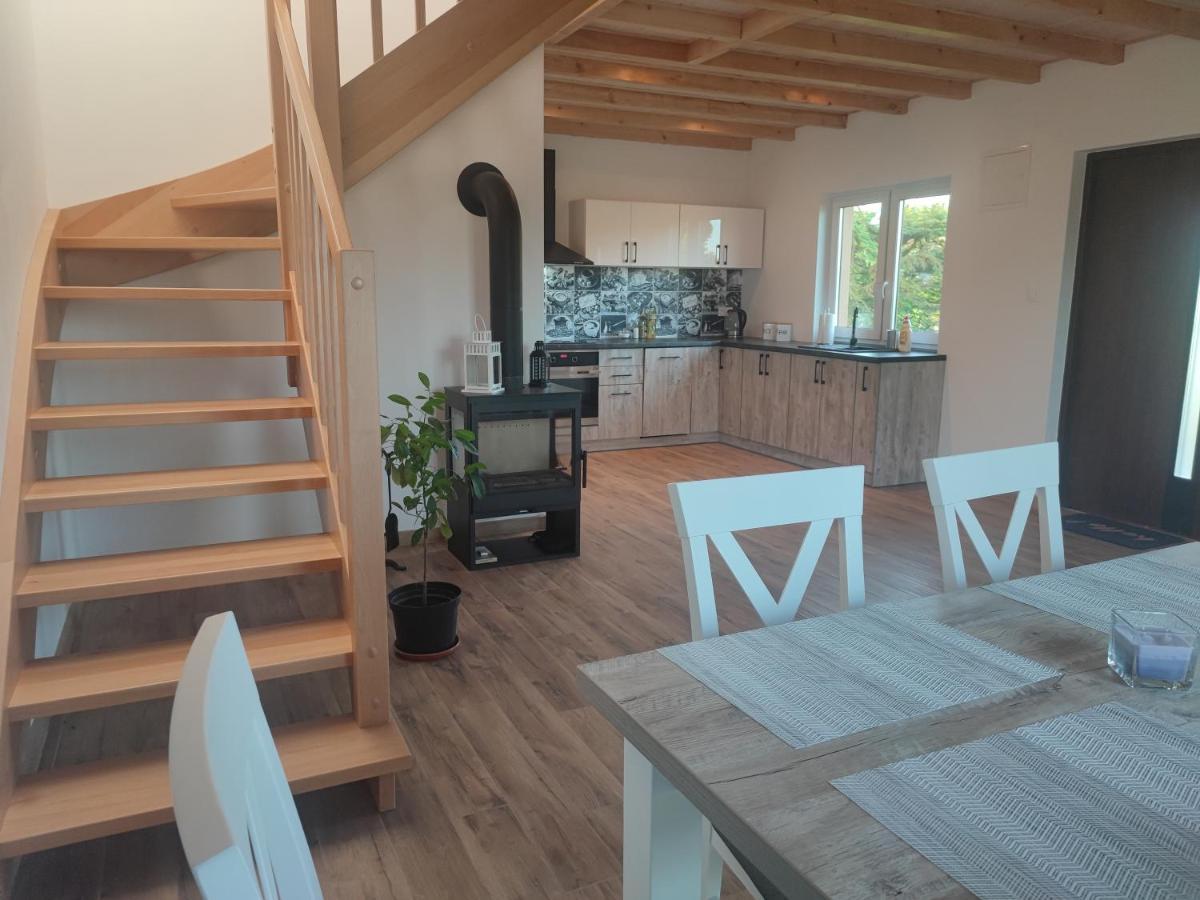 Zakatek Ciszy. Villa Sluchowo Buitenkant foto