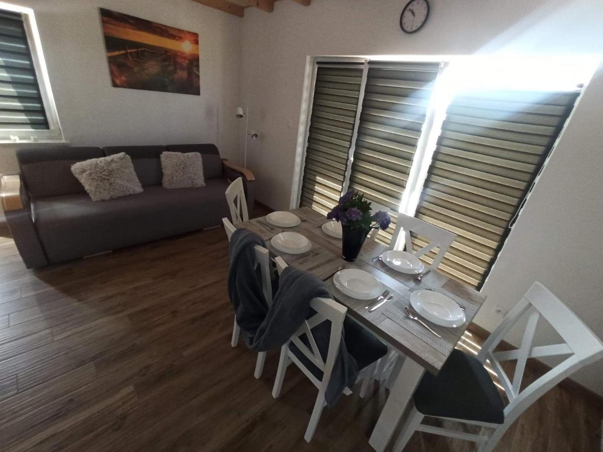 Zakatek Ciszy. Villa Sluchowo Buitenkant foto