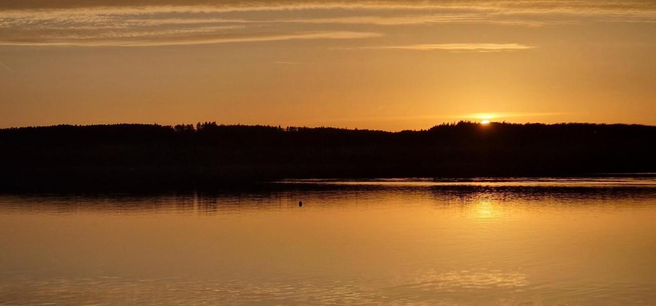 Zakatek Ciszy. Villa Sluchowo Buitenkant foto